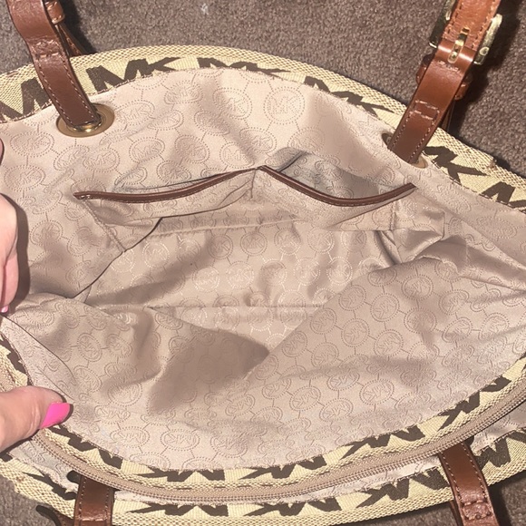 Michael Kors Tote Bag - Picture 6 of 8